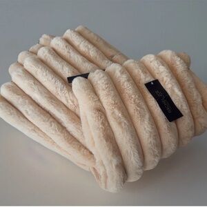 Rachel Zoe Faux Fur Throw Blanket Peach Oversized Luxury 50” x 70” New